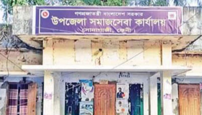 হোসনে আরার বয়স্ক ভাতা যায় ফাতেমার মোবাইলে
