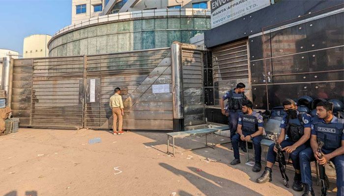 সাভার ও আশুলিয়ায় অধিকাংশ কারখানায় অনির্দিষ্টকালের ছুটি ঘোষণা