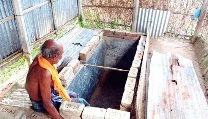 কবর খুঁড়ে মৃত্যুর অপেক্ষায় সাত বছর