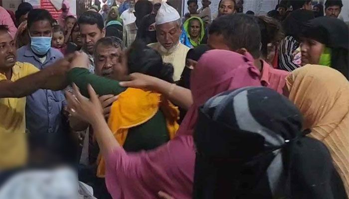 মুন্সীগঞ্জে ট্রলির ধাক্কায় অটোরিকশা যাত্রী বাবা-ছেলের মৃত্যু 
