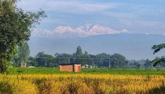 অপরূপ হিমালয় কন্যা কাঞ্চনজঙ্ঘা