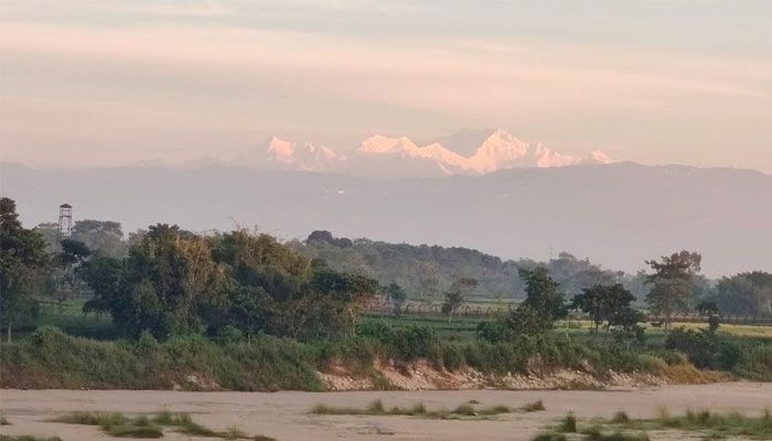 অপরূপ হিমালয় কন্যা কাঞ্চনজঙ্ঘা