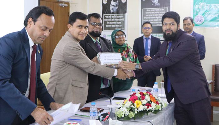 রাকাবের নব নিয়োগপ্রাপ্ত কর্মকর্তাদের বুনিয়াদি প্রশিক্ষণ কোর্সের সমাপনী। প্রবা ফটো 