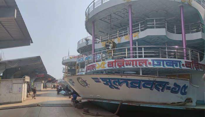 অবরোধের শেষ দিনেও ফাঁকা সদরঘাট, লঞ্চ চলাচল কম
