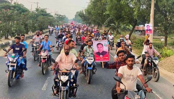 ত্রিশালে অবরোধের প্রতিবাদে মোটরসাইকেল শোডাউন
