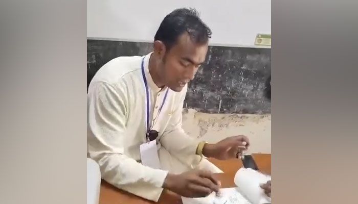 নৌকায় একাধিক সিল : তদন্তের নির্দেশ, ব্যবস্থা নেবে নির্বাচন কমিশন