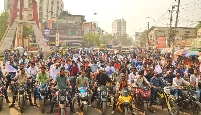আজমেরী ওসমানের নেতৃত্বে অবরোধ বিরোধী মিছিল