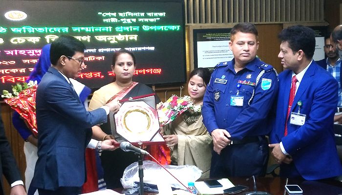 নারায়ণগঞ্জে জয়িতা সম্মাননা পেলেন ৫ নারী 