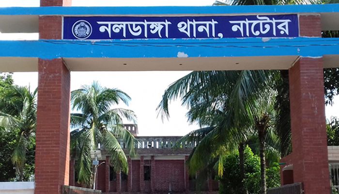 নাটোরে অস্ত্রের ভয় দেখিয়ে প্রবাসীর স্ত্রীকে ‘ধর্ষণ’ 