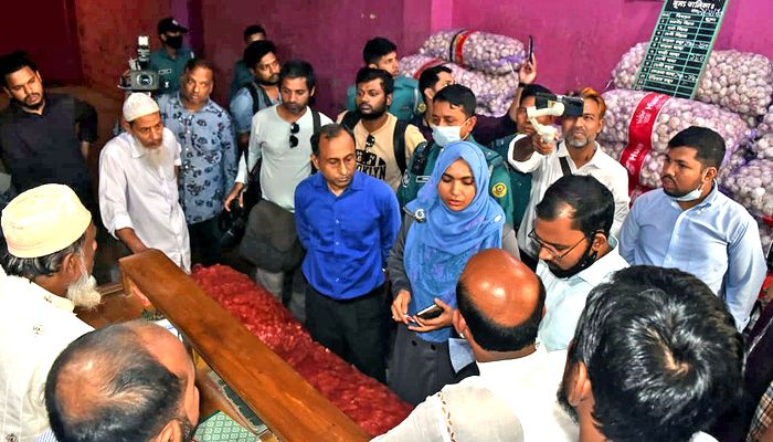 পেঁয়াজে এক দিনেই আড়াই কোটি টাকা লোপাট!