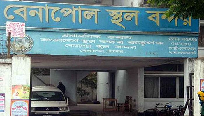 বেনাপোল বন্দরে ৪১.৯ মে.টন মহিষের কাঁচা চামড়া জব্দ