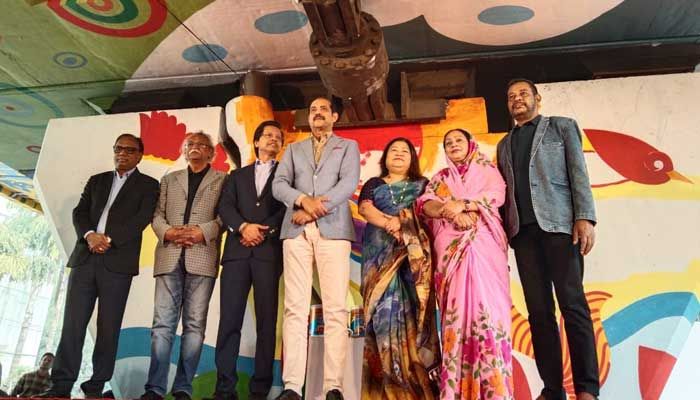  দৃশ্য দূষণ কমানোর লক্ষ্যে ফ্লাইওভারে আলপনা 