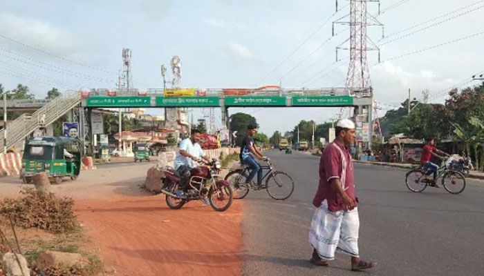 ফুটওভার ব্রিজ ব্যবহারে অনীহা
