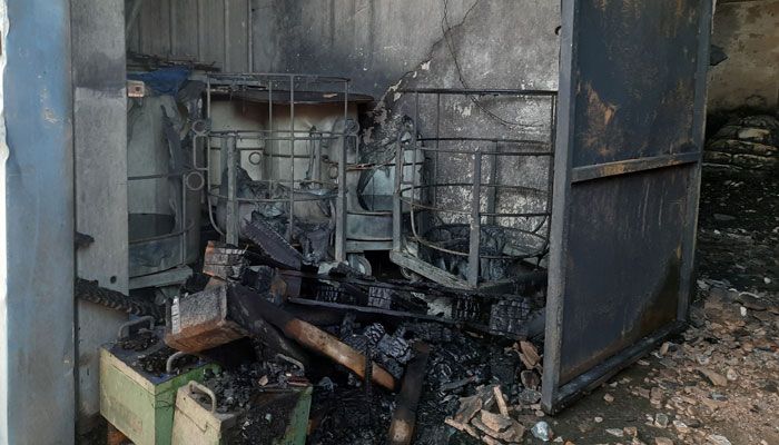মাধবপুরে কেমিক্যাল গোডাউনে অগ্নিকাণ্ড 