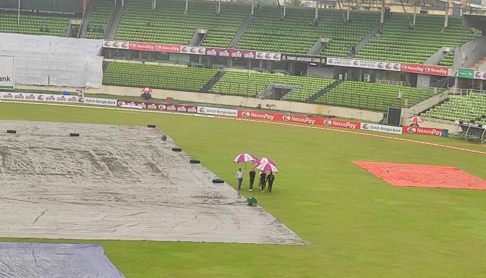 ম্যাচের দৈর্ঘ্য বাড়িয়ে দিল বৃষ্টি