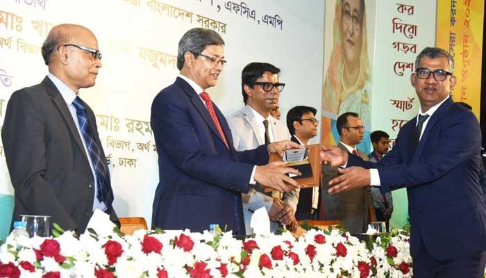 সেরা করদাতার সম্মাননা পেল এডব্লিউআর ডেভেলপমেন্টস (বিডি) লিমিটেড