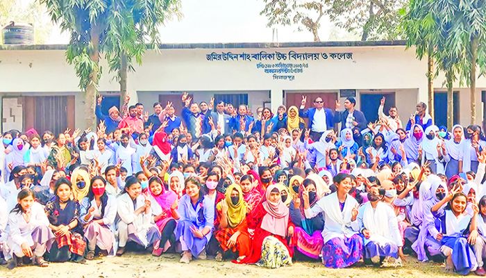 জমির উদ্দিন শাহ বালিকা উচ্চ বিদ্যালয় ও কলেজের শিক্ষার্থী ও শিক্ষকবৃন্দ