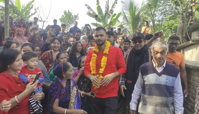 জেতানোর দায়িত্ব জনতার ওপর ছেড়ে দিলেন মাশরাফি