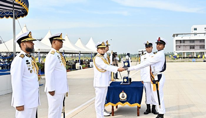 নৌবাহিনীর ৬৭১ জন নবীন নাবিকের কুচকাওয়াজ অনুষ্ঠিত