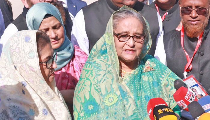 একজন লন্ডনে বসে হুকুম দেয়, চ্যালারা দেশে আগুন দেয়