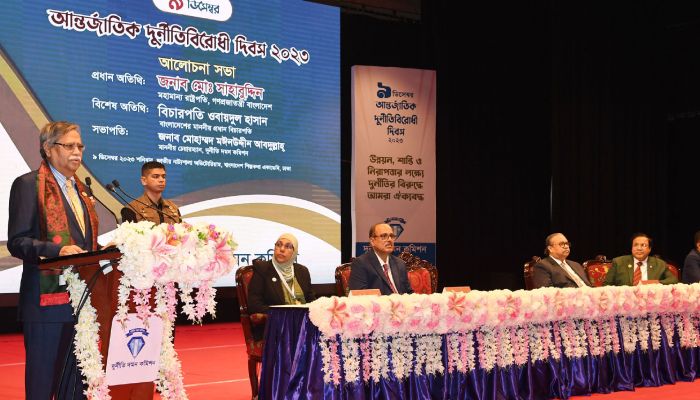 দুর্নীতিবাজরা কেবলই দুর্নীতিবাজ : রাষ্ট্রপতি