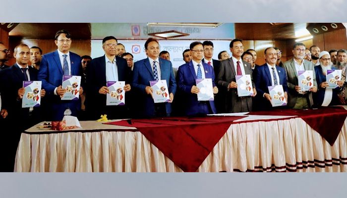 প্রবাসী কল্যাণ ব্যাংকের স্মরণিকার মোড়ক উন্মোচন