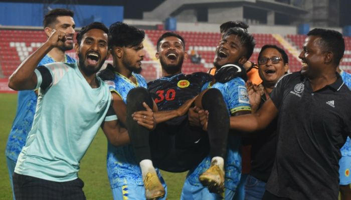 টাইব্রেকারের রোমাঞ্চ শেষে সেমিফাইনালে আবাহনী 