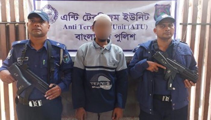 উগ্রবাদে জড়িত অভিযোগে প্রিটিং কারখানার কর্মচারী গ্রেপ্তার