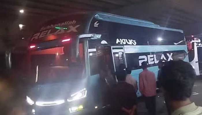 চট্টগ্রামে দ্বিতল বাসসহ তিন গাড়িতে আগুন
