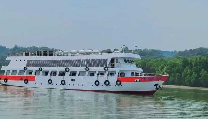 টেকনাফ-সেন্টমার্টিন রুটে পর্যটকবাহী জাহাজ চলাচল বন্ধ