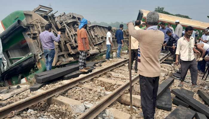 শ্রীপুরে ট্রেনে নাশকতার ঘটনায় হোতাসহ দুজন গ্রেপ্তার