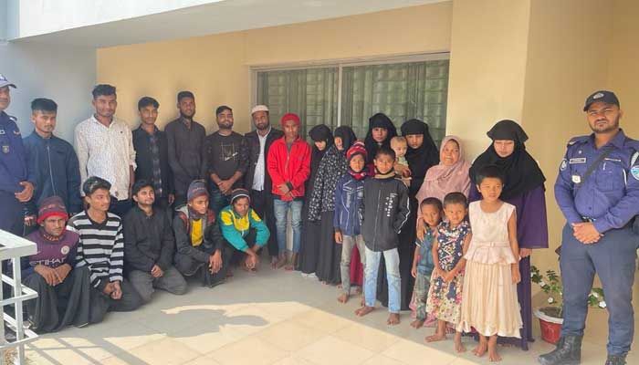 সাগরপথে মালয়েশিয়া পাচারকালে ২৪ রোহিঙ্গা উদ্ধার