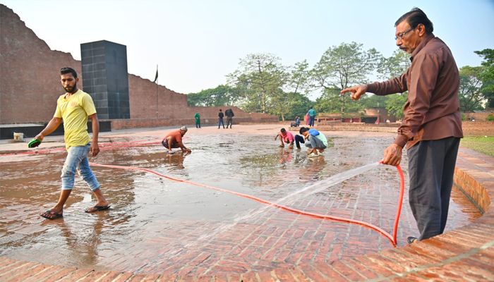 শহীদ বুদ্ধিজীবীদের শ্রদ্ধা জানাতে প্রস্তুত করা হচ্ছে রায়েরবাজার বধ্যভূমি