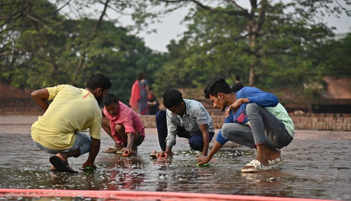 শহীদ বুদ্ধিজীবীদের শ্রদ্ধা জানাতে প্রস্তুত করা হচ্ছে রায়েরবাজার বধ্যভূমি