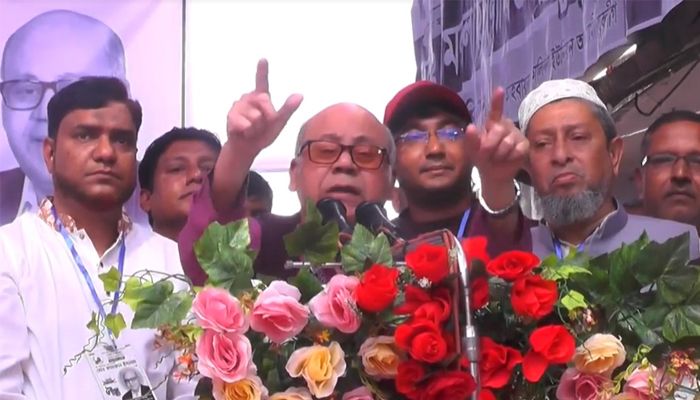 কেরানীগঞ্জের কালিন্দি ইউনিয়ন আওয়ামী লীগ আয়োজিত কর্মী সমাবেশে বক্তব্য দেন নৌকার প্রার্থী অ্যাডভোকেট কামরুল ইসলাম। প্রবা ফটো 