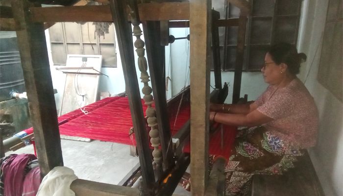 সম্ভাবনার তাঁতে সংকটের থাবা, বিপাকে রাখাইনরা