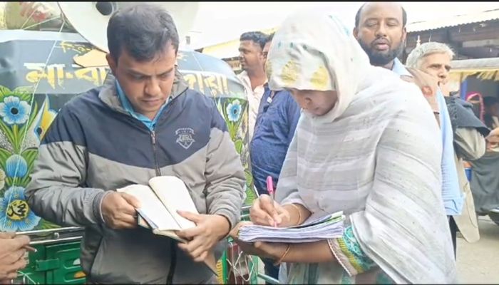 আচরণবিধি লঙ্ঘনের দায়ে ট্রাক প্রতীককে জরিমানা 