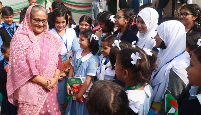 বিশ্বের সঙ্গে তাল মিলিয়ে চলতে পাঠ্যসূচিতে পরিবর্তন আনা হচ্ছে : প্রধানমন্ত্রী