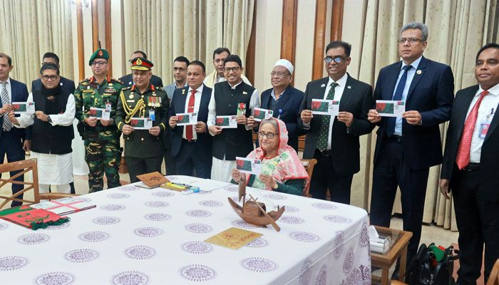 বিজয় দিবস উপলক্ষে স্মারক ডাকটিকিট অবমুক্ত করলেন প্রধানমন্ত্রী