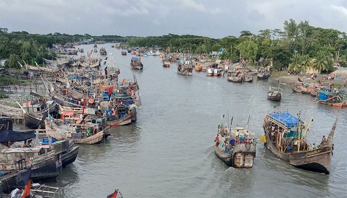 ‘এহন সাগর যেন কেমন অইয়া গেছে’