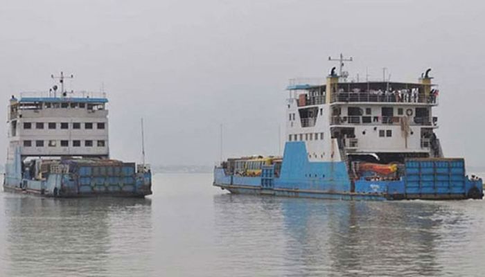 কুয়াশা কেটে যাওয়ায় দুই নৌরুটে ফেরি চলাচল শুরু
