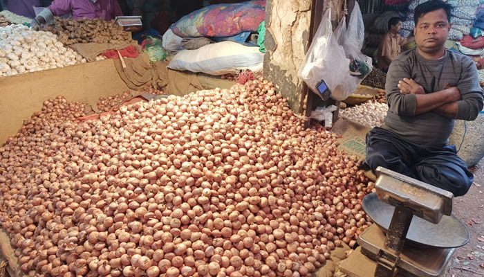 বগুড়ায় পেঁয়াজের কেজি ২০০ টাকা