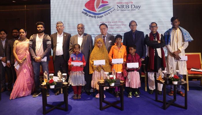 স্কলার্স বাংলাদেশ সোসাইটি ও সেন্টার ফর এনআরবি ফাউন্ডেশন আয়োজিত প্রবাসী দিবসে প্রবাসীদের সন্তান ও অতিথিরা। প্রবা ফটো