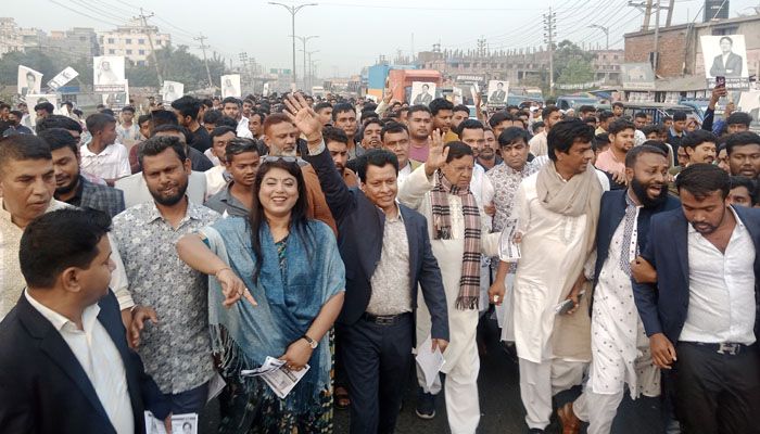 রূপগঞ্জে নৌকার প্রার্থী গাজীর পক্ষে প্রচারে গণজোয়ার 