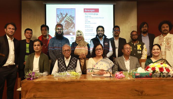 বিশ্ব গণমাধ্যমে মুক্তিযুদ্ধ শীর্ষক অনুষ্ঠানে উপস্থিত অতিথিরা। প্রবা ফটো
