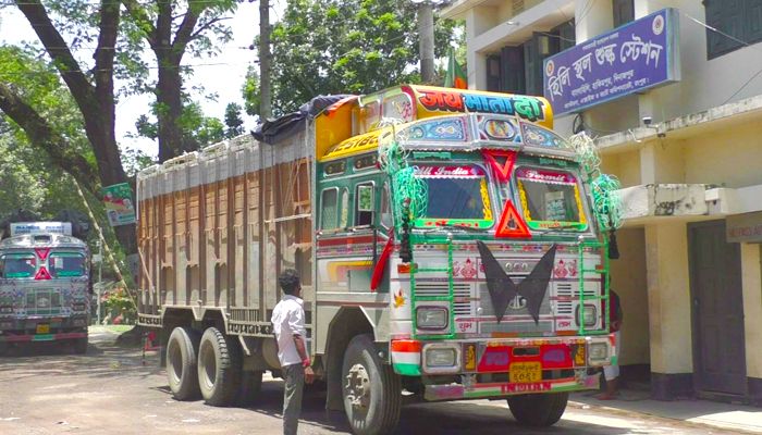 হিলি স্থলবন্দর দিয়ে পুনরায় আমদানি-রপ্তানি চালু 