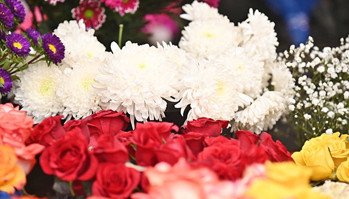 শীতে সরগরম ফুলের বাজার