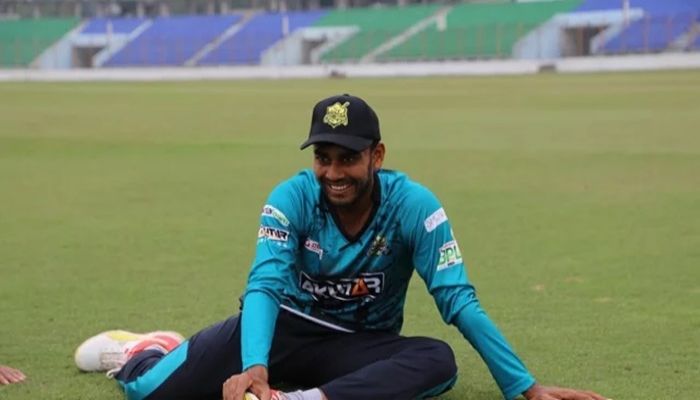 মিরাজকে নেতৃত্বে চান তামিম