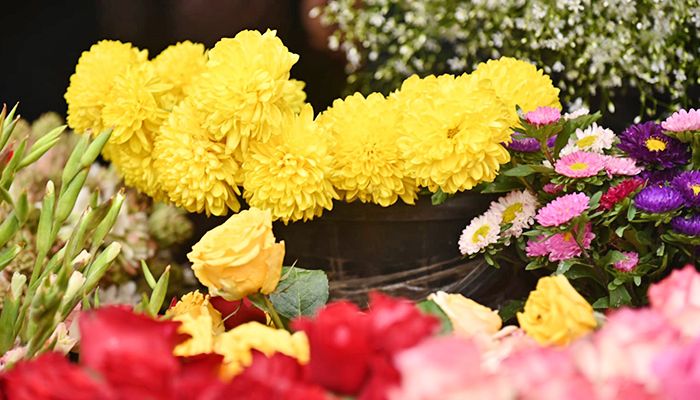শীতে সরগরম ফুলের বাজার