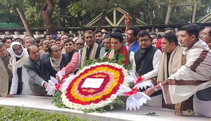 সংসদে স্বতন্ত্র মোর্চা গঠন করতে চান এ কে আজাদ